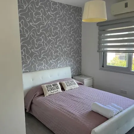 Feel At - Modern 2-bedroom Flat With Pool By The Sea * Λεμεσός
