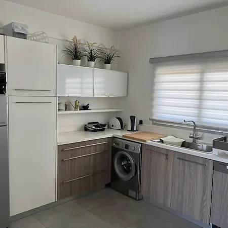 Lägenhet Feel At - Modern 2-bedroom Flat With Pool By The Sea *