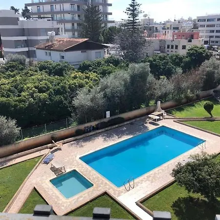 Feel At - Modern 2-bedroom Flat With Pool By The Sea ليماسول