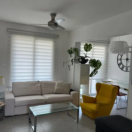 Apartment Feel At - Modern 2-bedroom Flat With Pool By The Sea