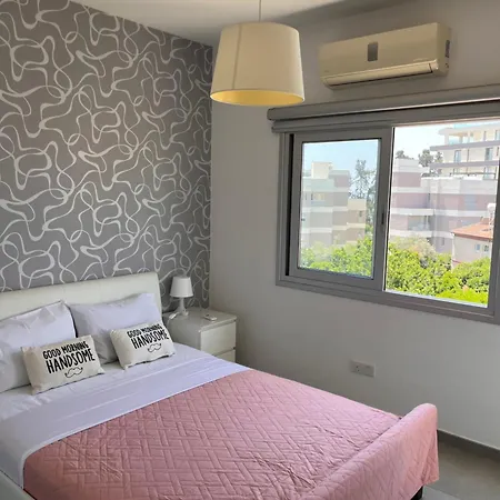 Lägenhet Feel At - Modern 2-bedroom Flat With Pool By The Sea Limassol