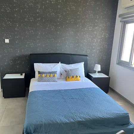 Feel At - Modern 2-bedroom Flat With Pool By The Sea *