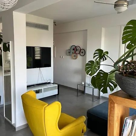 Feel At - Modern 2-bedroom Flat With Pool By The Sea Limassol