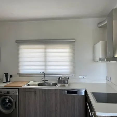 Feel At - Modern 2-bedroom Flat With Pool By The Sea * Limassol